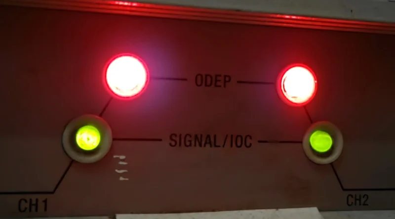 점등된 Crown MA-3600VZ의 ODEP와 Signal/IOC 상태 표시등