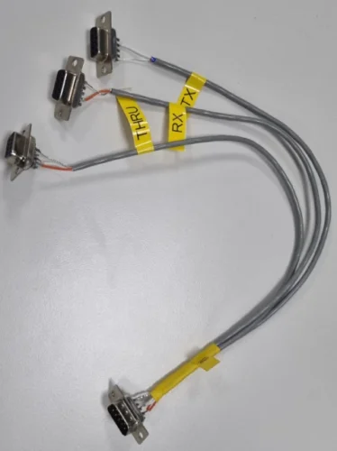 INPUT·THRU·RX·TX 라벨이 부착된 완성된 RS232 시리얼 캡처 케이블