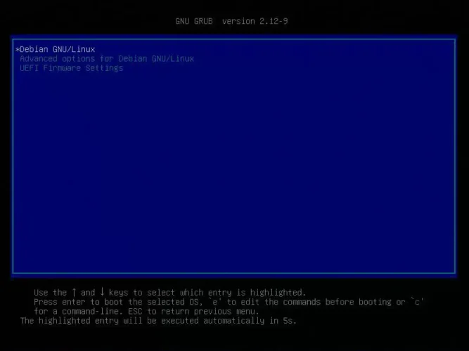 GRUB 부팅 메뉴에서 Debian GNU/Linux가 선택된 화면