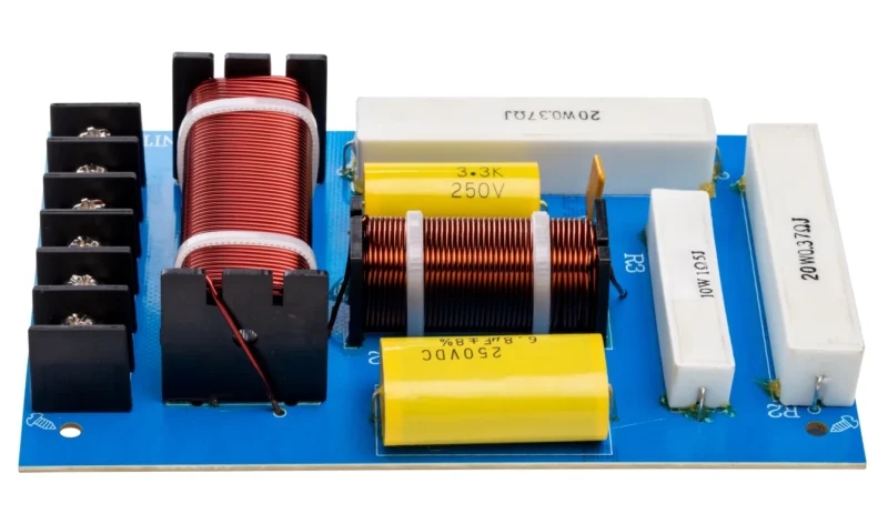 코일과 콘덴서 및 시멘트 저항으로 구성된 스피커용 패시브 크로스오버 기판