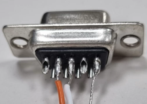 RS232 캡처 케이블 THRU용 DB9(DE9) 암 커넥터의 2번·3번·5번 핀 납땜 상태