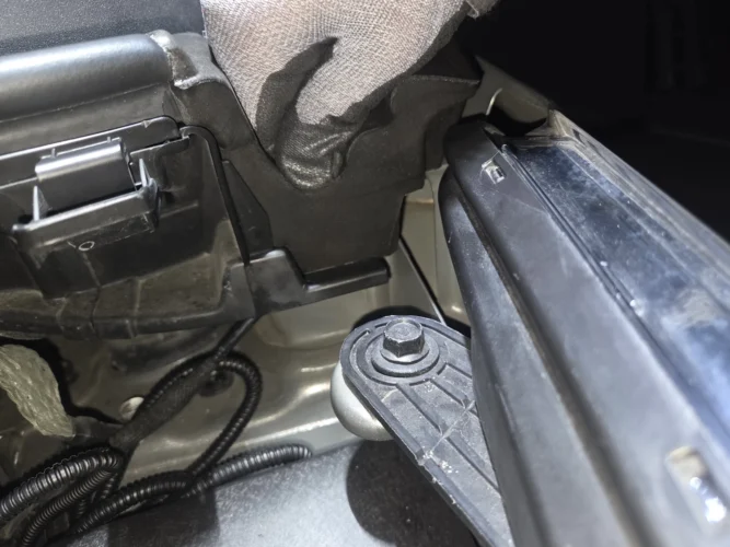 2018 기아 더뉴카렌스 후드 웨더스트립 측면 부착