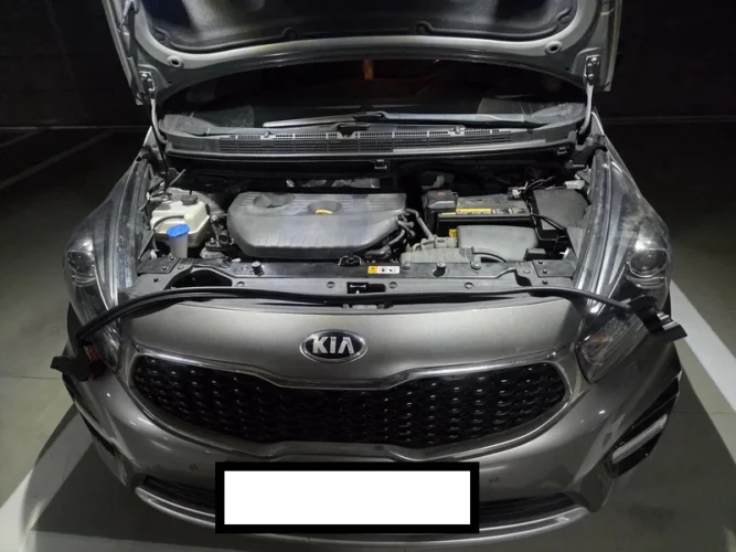 2018 기아 더뉴카렌스 엔진룸과 후드 웨더스트립