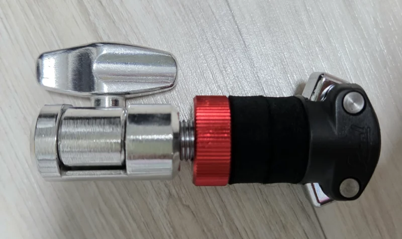 Pearl HCL-205QR의 풀로드 고정부, 붉은색 조정 너트, 펠트 와셔와 Rapid Lock 화스너